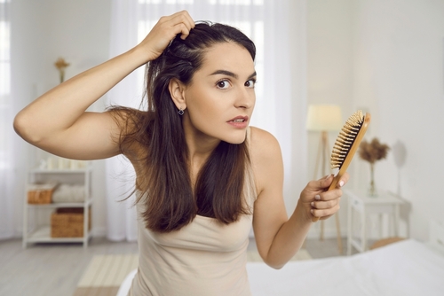 Addio Capelli Deboli: I Migliori Integratori Anticaduta Raccomandati da DottorBianchi!
