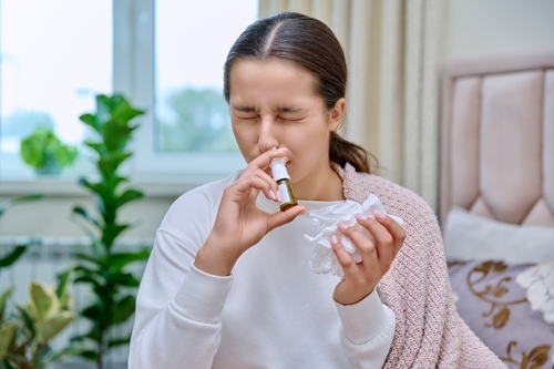 Spray Nasali con Soluzioni Ipertoniche: Perché Sono Ideali per Decongestionare il Naso Chiuso