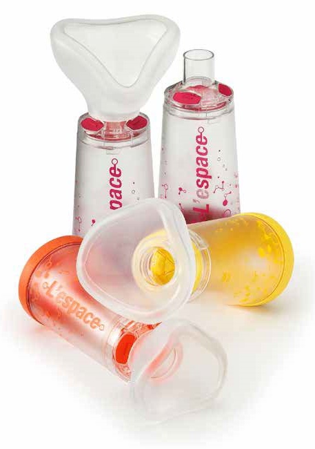 CAMERA DISTANZIATRICE PER EROGATORI SPRAY PREDOSATI L'ESPACE 220ML PER NEONATI SPAZIO MORTO 34ML CON MASCHERA VALVOLA INSPIRAZIONE 2 VALVOLE ESPIRAZIONE CODICE COLORE ARANCIO - dottorbianchi.it